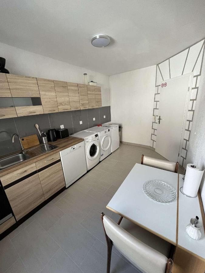 Uebernachtung By Tag Apartment Kassel Bagian luar foto